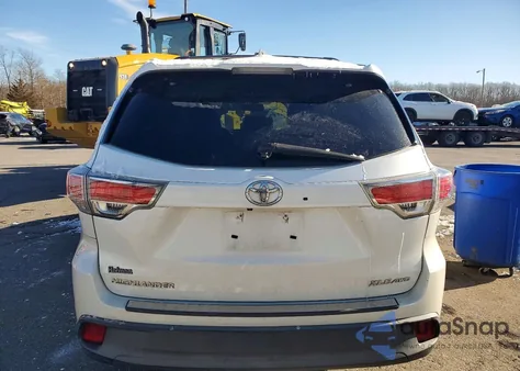 2016 Toyota Highlander Xle z USA, uszkodzony, nr VIN 5TDJKRFH7GS351592